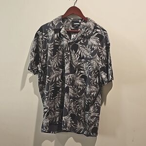 NWT Men's short sleeve shirt